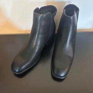 JustFab Black Heeled Boots Sleek Design